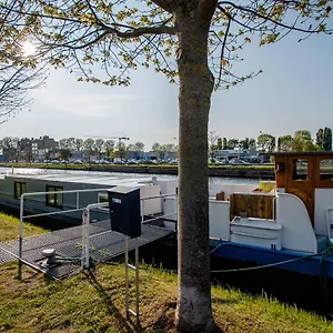 Houseboat Jana - With Sauna And Terrace Botel